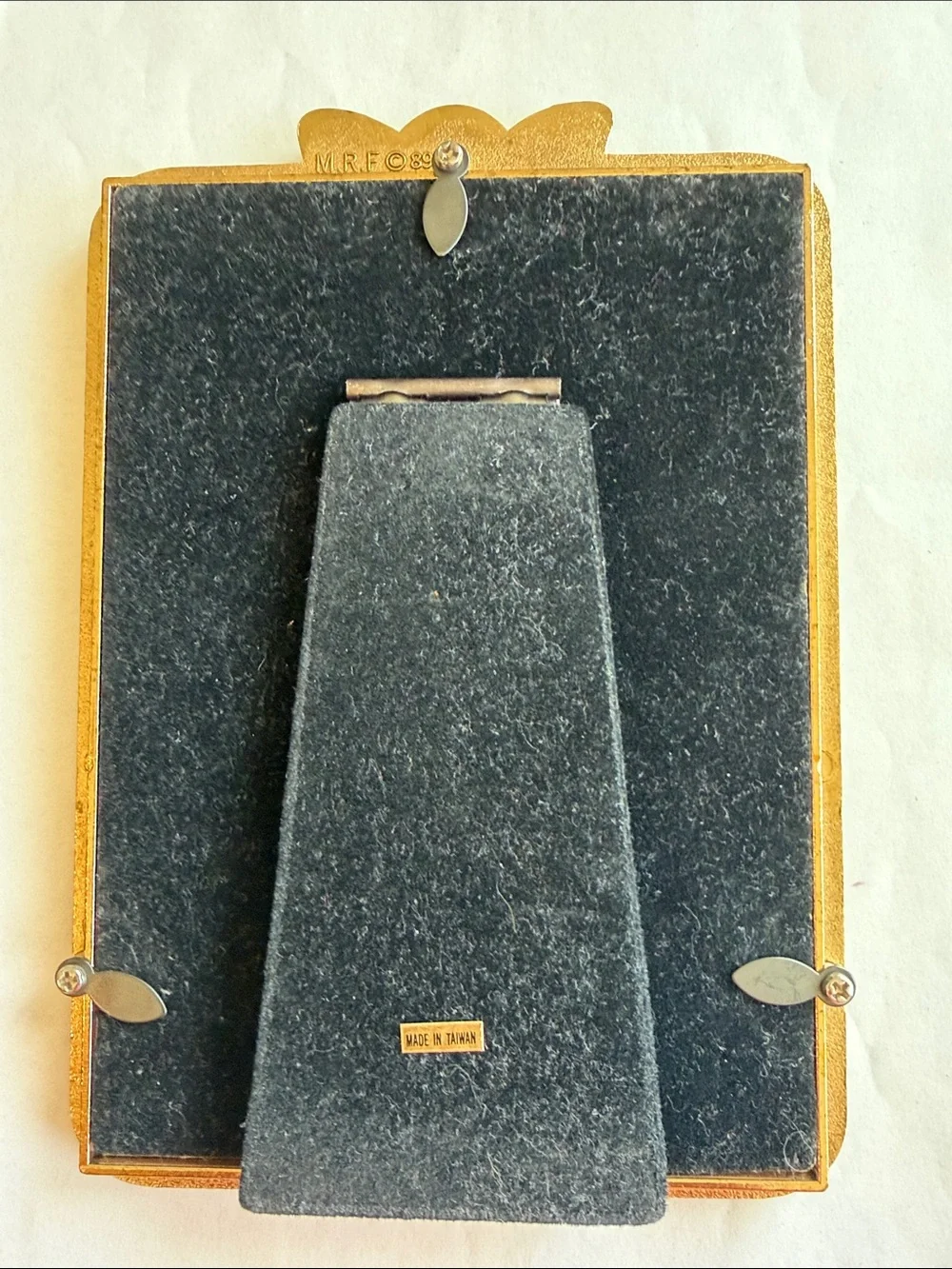 Vintage Gold Bow Picture Frame w/ Green Oval Stone For a 4 1/2” x 6 1/2” Pic